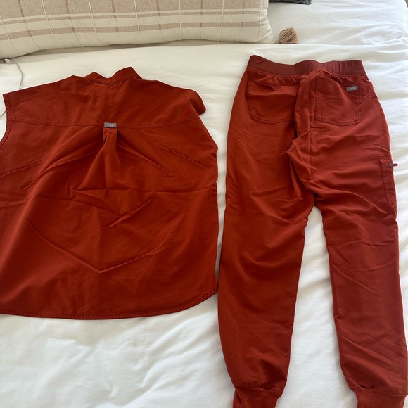 Figs Women’s Terracotta Scrub set - Picture 2 of 5